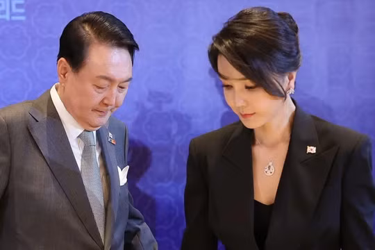 Ông Yoon Suk-yeol và bà Kim Keon-hee tham dự bữa tối tại Madrid, Tây Ban Nha, năm 2022. Ảnh: SCMP