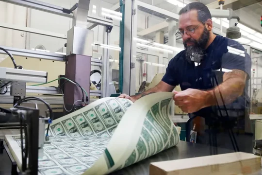 Chính sách tài khóa mà các nước giàu áp dụng hiện nay là rất liều lĩnh, theo nhận định chuyên gia (Ảnh: AP)