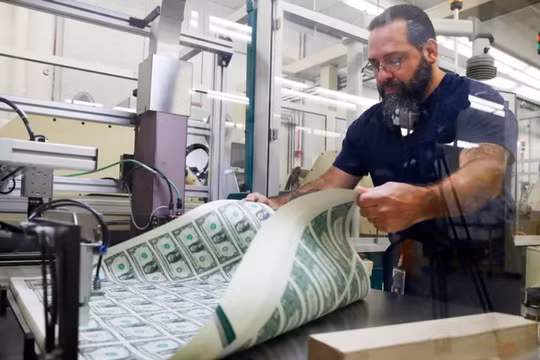 Chính sách tài khóa mà các nước giàu áp dụng hiện nay là rất liều lĩnh, theo nhận định chuyên gia (Ảnh: AP)