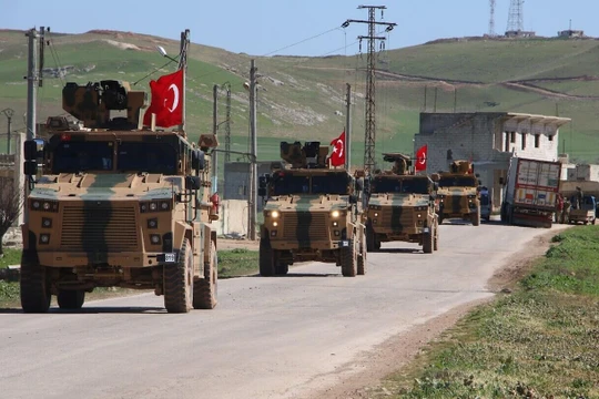 Đoàn xe quân sự của Thổ Nhĩ Kỳ trên lãnh thổ Syria (Ảnh: Hurriyet)