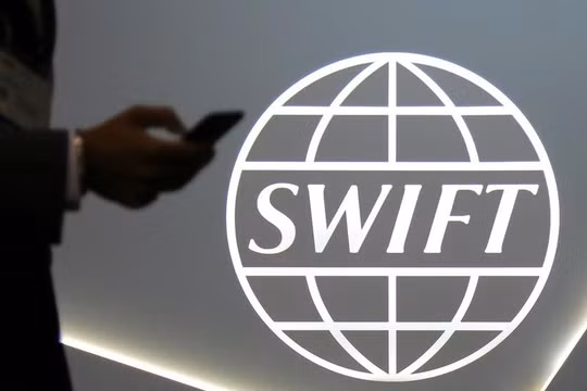 Nga có thể bị phương Tây trừng phạt bằng cách loại khỏi hệ thống SWIFT (Ảnh: Reuters)