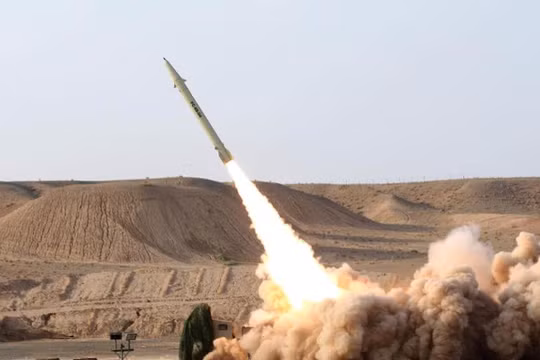 Iran tấn công bằng tên lửa nhằm vào 2 căn cứ quân sự có binh sĩ Mỹ đồn trú ở Iraq rạng sáng ngày 8/1 (Ảnh: Forbes)