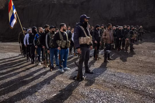 Hoạt động huấn luyện quân sự cho những người đàn ông Druse của Lữ đoàn Sơn cước gần Sweida, Syria vào tháng 1. Ảnh: NYTimes.