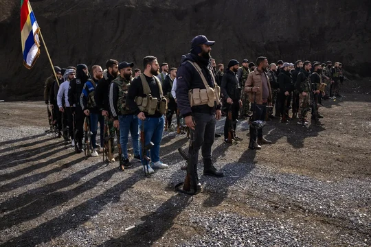 Hoạt động huấn luyện quân sự cho những người đàn ông Druse của Lữ đoàn Sơn cước gần Sweida, Syria vào tháng 1. Ảnh: NYTimes.