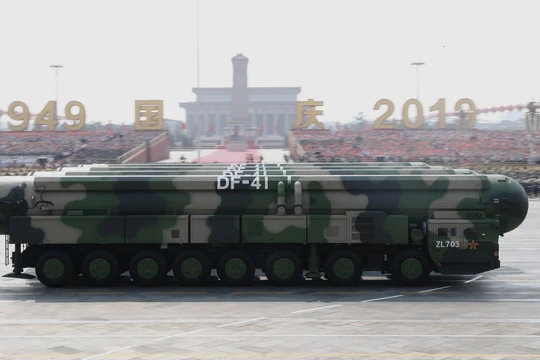 Tên lửa hạt nhân liên lục địa chiến lược Dongfeng-41 của Trung Quốc trong cuộc diễu binh năm ngoài (Ảnh: Tân Hoa Xã)
