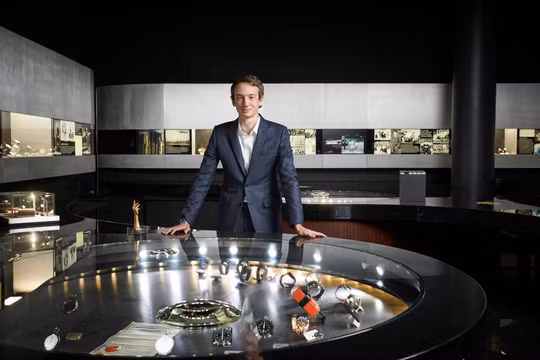 Ở tuổi 28, Frédéric Arnault đã là CEO trẻ tài năng của TAG Heuer, một trong những thương hiệu thuộc LVMH (Ảnh: SCMP)