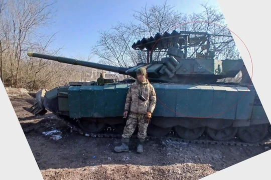 Hình ảnh xe tăng T-72B3M của Nga được tích hợp hệ thống Arena-M trên chiến trường. Ảnh: Defense Blog.