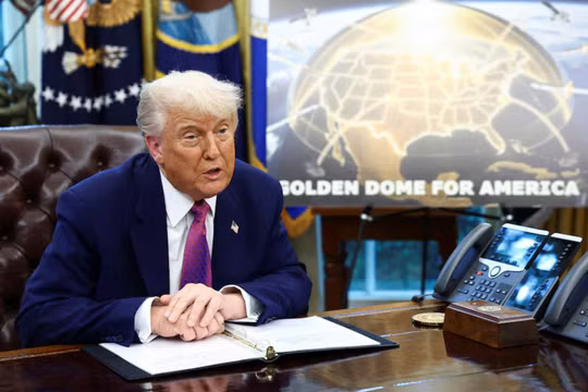 Tổng thống Mỹ Donald Trump đưa ra thông báo về lá chắn phòng thủ tên lửa Golden Dome tại Phòng Bầu dục của Nhà Trắng ở Washington, D.C., Mỹ ngày 20/5. Ảnh: Reuters.