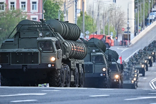 Hệ thống tên lửa đất đối không S-400 Triumph của Nga. Ảnh: Sputnik.