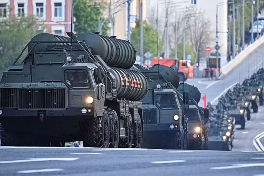 Hệ thống tên lửa đất đối không S-400 Triumph của Nga. Ảnh: Sputnik.