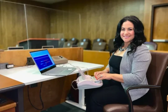 Bà Cynthia Rodriguez, 42 tuổi, kiếm được mức thu nhập khủng nhờ chăm chỉ làm công việc mà bà yêu thích (Ảnh: CNBC)