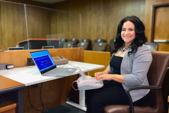 Bà Cynthia Rodriguez, 42 tuổi, kiếm được mức thu nhập khủng nhờ chăm chỉ làm công việc mà bà yêu thích (Ảnh: CNBC)