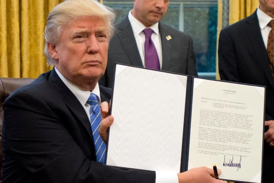 Ông Trump ra quyết định rút Mỹ khỏi TPP vào tháng 1/2017 (Ảnh: Getty)