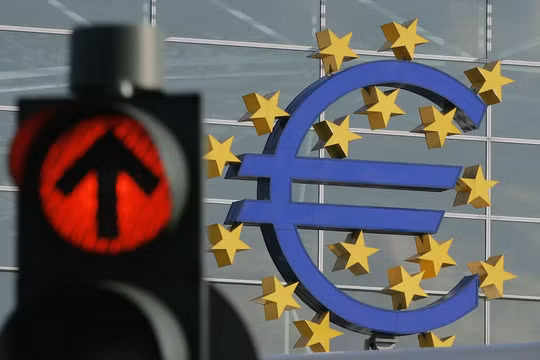 Nền kinh tế eurozone trượt vào suy thoái do 2 mắt xích yếu là Đức và Ireland (Ảnh: Politico)