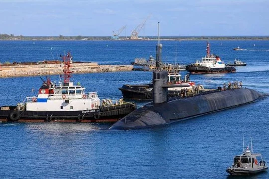 Tàu ngầm USS Nevada của Mỹ đến Guam hôm 15/1 (Ảnh: Hải quân Mỹ)