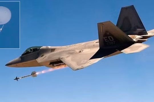 Đây là lần phóng tên lửa đầu tiên, và có lẽ cũng là cuối cùng, của F-22 (Ảnh: MW)