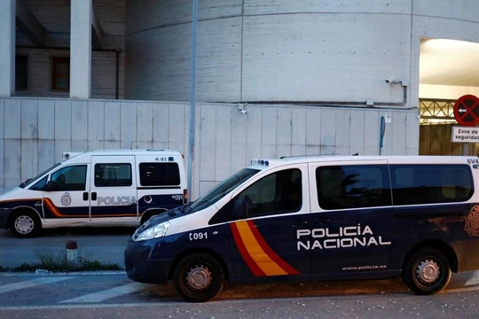 Nghi phạm truyền COVID-19 cho 22 người ở Tây Ban Nha đã bị cảnh sát bắt giữ (Ảnh: Reuters)