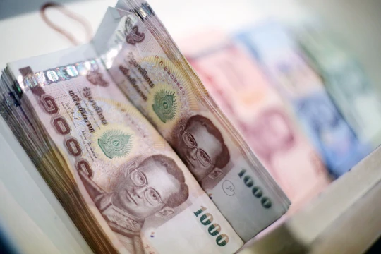 Đồng baht Thái Lan từ chỗ đồng tiền mạnh nhất trở thành đồng tiền yếu nhất châu Á trong năm nay (Ảnh: AsiaOne)