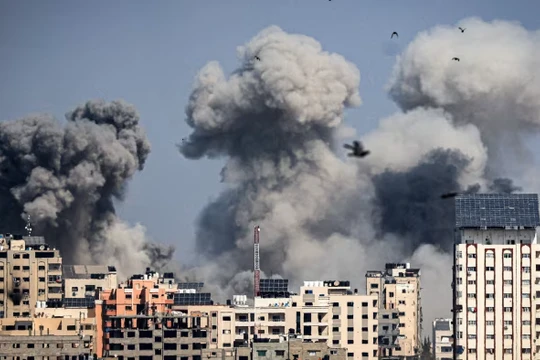 Xung đột ở Israel và Gaza leo thang thành một cuộc xung đột rộng lớn hơn không chỉ ảnh hưởng đến niềm tin mà còn có thể tạo thêm một đợt bùng phát lạm phát mới cho các nền kinh tế (Ảnh: Getty)