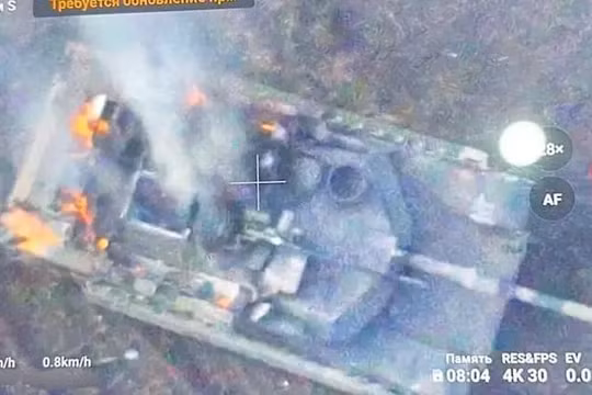 Một chiếc xe tăng Abrams của Ukraine bị phá hủy gần Avdiivka. Ảnh: MW.