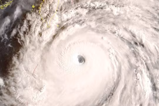 Bản đồ mây từ vệ tinh Fengyun-4 cho thấy siêu bão Ragasa, dự kiến ​​sẽ đổ bộ vào Trung Quốc trong hôm 24/9. Ảnh: SCMP.