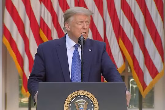 Tổng thống Donald Trump tuyên bố sẽ triển khai hàng nghìn binh sĩ có vũ trang để dẹp biểu tình (Ảnh: Getty)