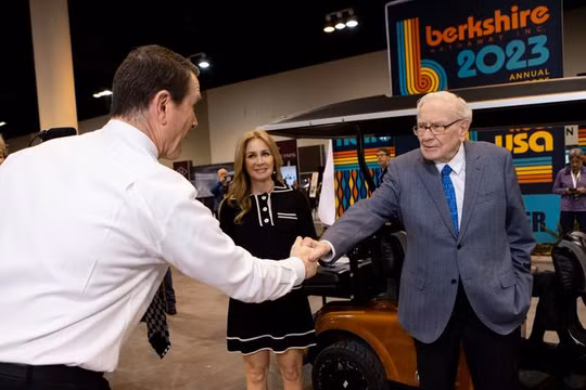 Tỉ phú Warren Buffett - Chủ tịch kiêm CEO Berkshire (Ảnh: AP)