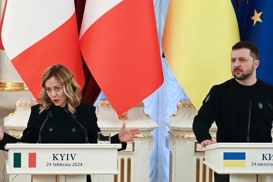 Thủ tướng Italy Giorgia Meloni và nhà lãnh đạo Ukraine Vladimir Zelensky tổ chức họp báo ở Kiev ngày 24/2 (Ảnh: Getty)