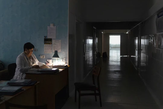 Khoa sản ở Hoshcha im ắng, không một tiếng khóc của trẻ sơ sinh hay tiếng các gia đình ăn mừng. Số ca sinh nở ở thị trấn phía tây đang giảm dần, với hàng triệu người Ukraine đã rời bỏ đất nước hoặc thiệt mạng trong chiến tranh. Ảnh: Reuters.