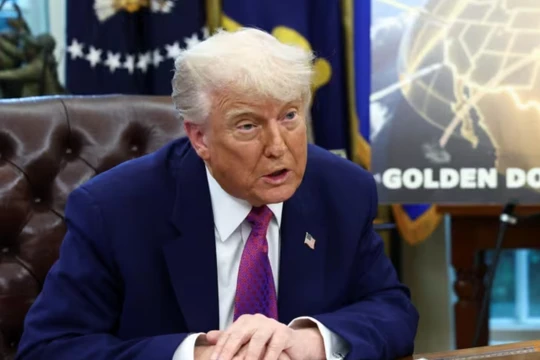 Tổng thống Mỹ Donald Trump đưa ra thông báo về lá chắn phòng thủ tên lửa "Vòm Vàng" tại Phòng Bầu dục của Nhà Trắng ngày 20/5. Ảnh: Reuters.