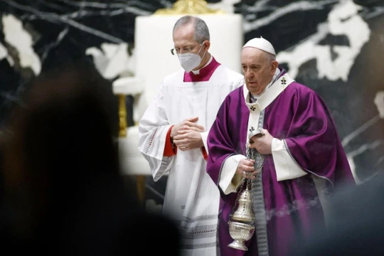 Giáo hoàng Francis (phải) bắt đầu chuyến thăm Iraq vào ngày 5/3 (Ảnh: NYTimes)