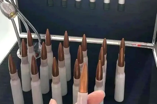 Trung Quốc đang dần sử dụng đạn có vỏ chất dẻo thay thế đạn vỏ đồng. Ảnh: QQnews.