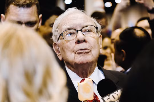 Warren Buffett cùng lãnh đạo 5 tập đoàn lớn của Nhật Bản đã có cuộc thảo luận tại khách sạn Four Seasons, Tokyo (Ảnh: Bloomberg)