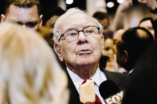 Warren Buffett cùng lãnh đạo 5 tập đoàn lớn của Nhật Bản đã có cuộc thảo luận tại khách sạn Four Seasons, Tokyo (Ảnh: Bloomberg)