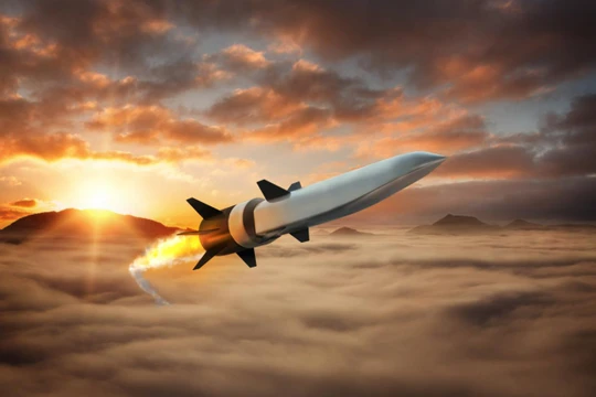 Nhiều nước trong khu vực châu Á-Thái Bình Dương đã sở hữu hoặc đang phát triển vũ khí siêu thanh, vũ khí năng lượng định hướng (Ảnh: Defense News)