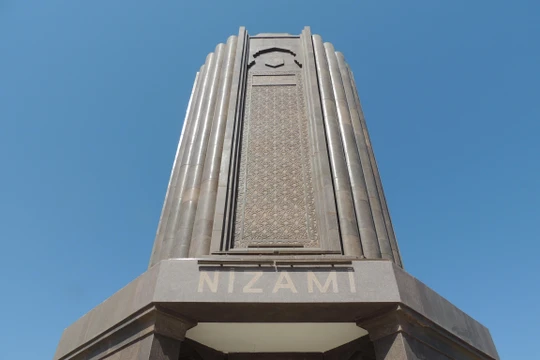 Lăng của nhà thờ Nizami Ganjavi ở Ganja, Azerbaijan (Ảnh: Wiki)