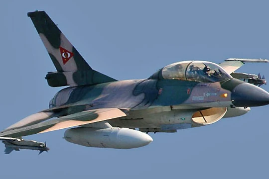 Một chiếc F-16B của Không quân Venezuela. Ảnh: MW.