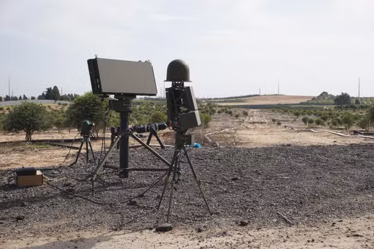 Drone Guard ban đầu được chế tạo dựa trên công nghệ điện tử/quang học hiện hữu nhưng đã được nhà sản xuất nâng cấp (Ảnh: Defense News)