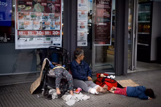 Nhiều người không còn đủ khả năng trả tiền thuê nhà trong cuộc khủng hoảng ở Argentina (Ảnh: FT)