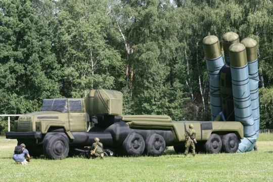 Một trong số những mô hình bơm hơi mà quân đội Nga sử dụng để đánh lừa địch thủ (Ảnh: OC)