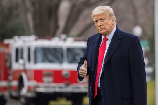 Facebook gỡ bỏ các đoạn quảng cáo của chiến dịch của ông Trump sau khi hứng nhiều chỉ trích (Ảnh: AP)