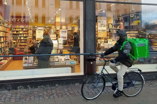 Latvia tuyên bố sẽ tăng thuế đối với các ấn phẩm bằng tiếng Nga từ năm 2026. Ảnh: Getty.