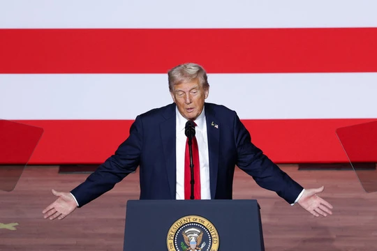 Tổng thống Mỹ Donald Trump phát biểu với các nhà lãnh đạo quân sự cấp cao tại Căn cứ Thủy quân Lục chiến Quantico, Virginia, Mỹ ngày 30/9. Ảnh: Getty.