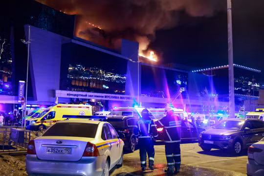 Nhân viên an ninh được điều động đến hiện trường vụ xả súng gần Moscow, Nga (Ảnh: Moscow Times)