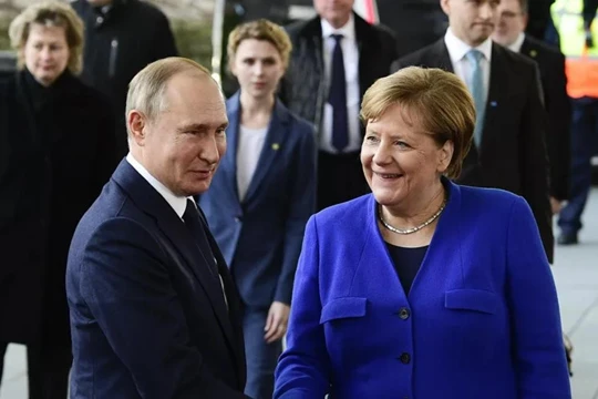 Tổng thống Nga Vladimir Putin và Thủ tướng Đức Angela Merkel trong cuộc gặp tại Berlin ngày 19/1/2020 (Ảnh: Reuters)