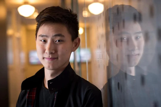 Alexandr Wang cho biết: “Khi máy tính cá nhân lần đầu tiên xuất hiện, những người dành nhiều thời gian sử dụng và lớn lên cùng nó nhất sẽ có lợi thế to lớn trong nền kinh tế tương lai”. Ảnh: Bloomberg.