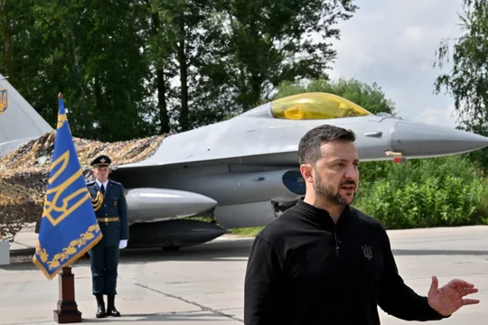 Tổng thống Ukraine Volodymyr Zelensky từ lâu đã yêu cầu máy bay F-16 hỗ trợ đất nước ông chiến đấu chống lại Nga. Ảnh: AFP.