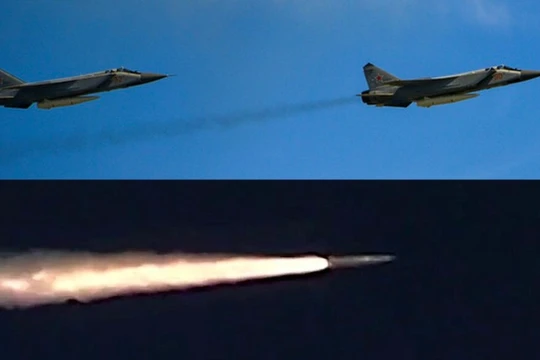 Máy bay chiến đấu MiG-31K và tên lửa Kinzhal đang trong quá trình bay. Ảnh: MW.