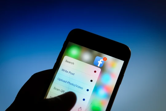 Những thông tin sai sự thực về bầu cử Mỹ liên tục được phát tán trên Facebook (Ảnh: Time)