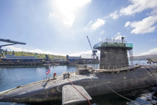 Tàu ngầm lớp Vanguard HMS Vigilant, cập cảng Căn cứ Hải quân HM Clyde, Scotland, ngày 29/4/2019 (Ảnh: AFP)